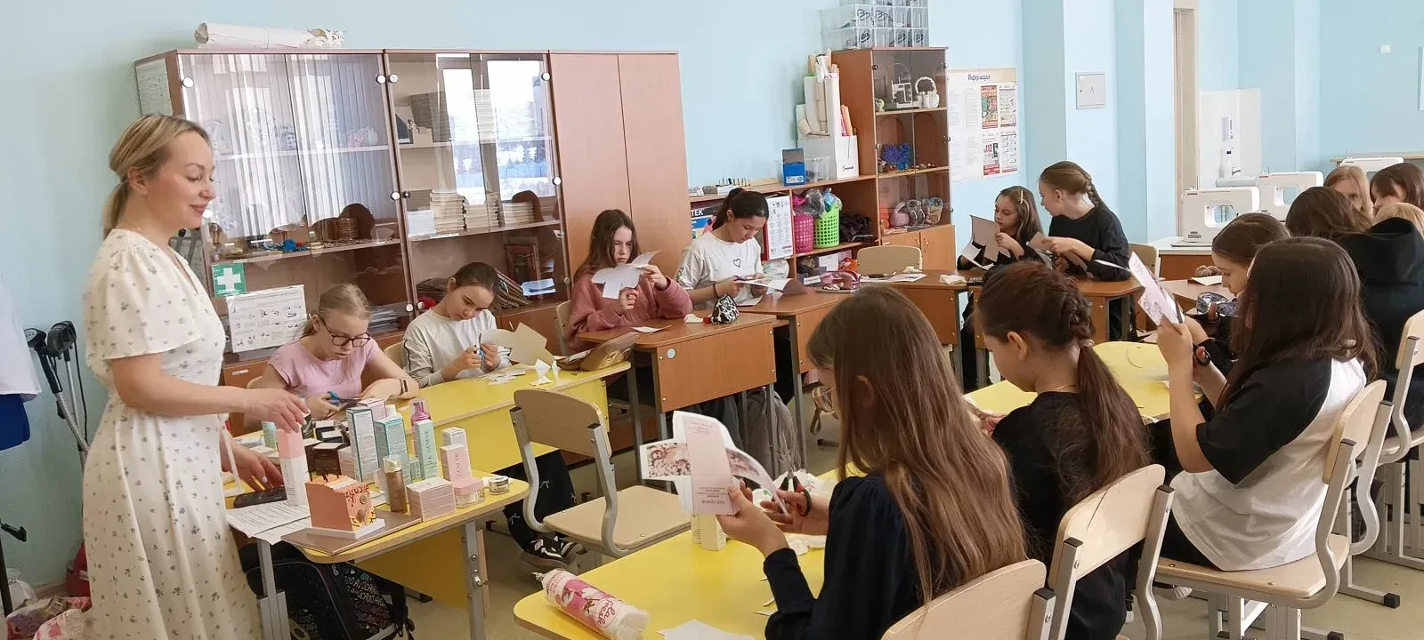 💄 В гостях у школы: мама-косметолог рассказала обучающимся о секретах красоты и профессии В рамках п