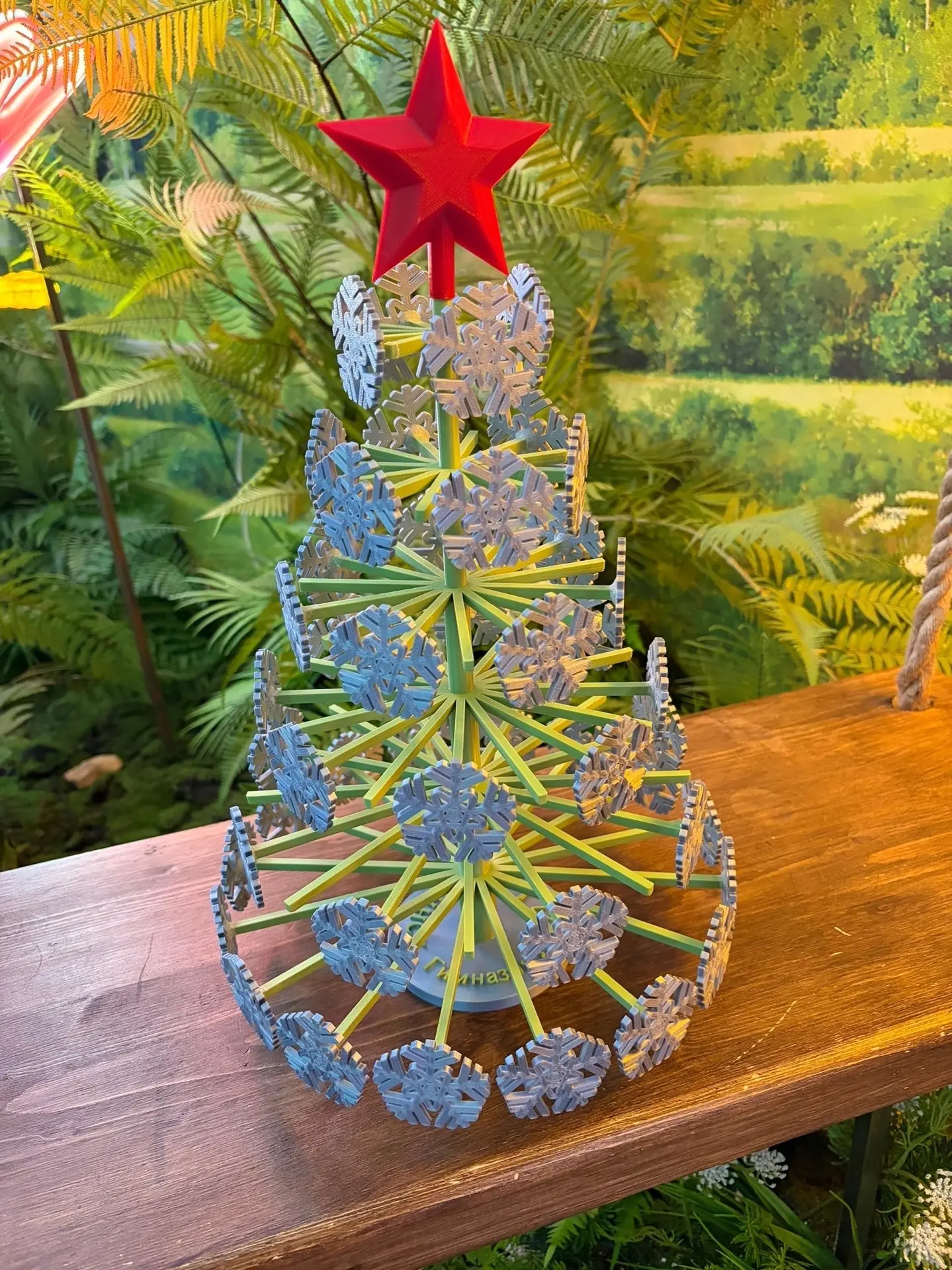 🎄История ещё одной новогодней ёлочки из волшебной Дедушкиной коллекции 😍

Гости из Снежинска (да-д