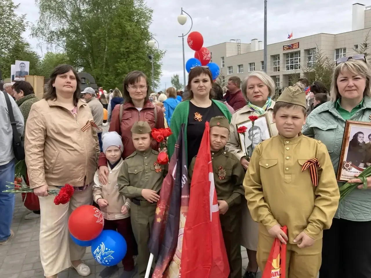 9 мая педагоги и воспитанники детского сада приняли участие в торжественном митинге, по...