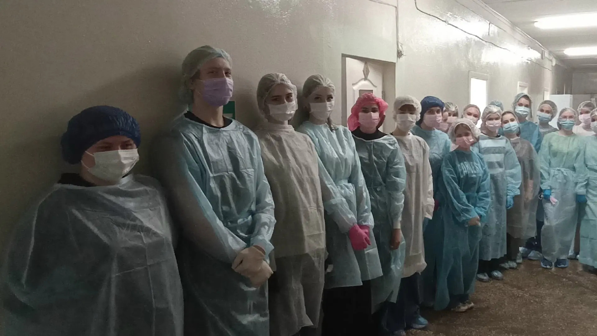 2.06 студенты 6 группы 2 курса специальности "Сестринское дело" под руководством препод...