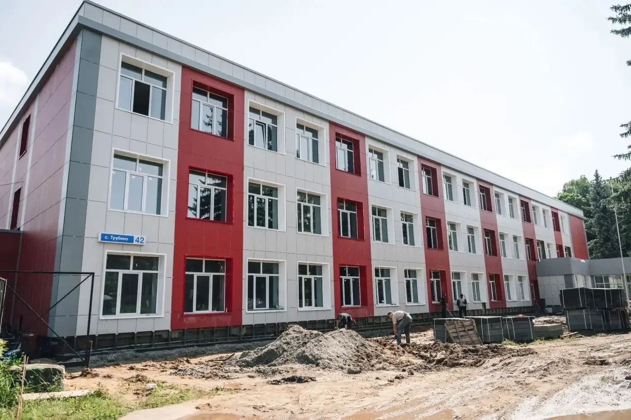 👨‍🎓 В школе №28 в селе Трубино, где учатся более 550 ребят, продолжается капитальный ...