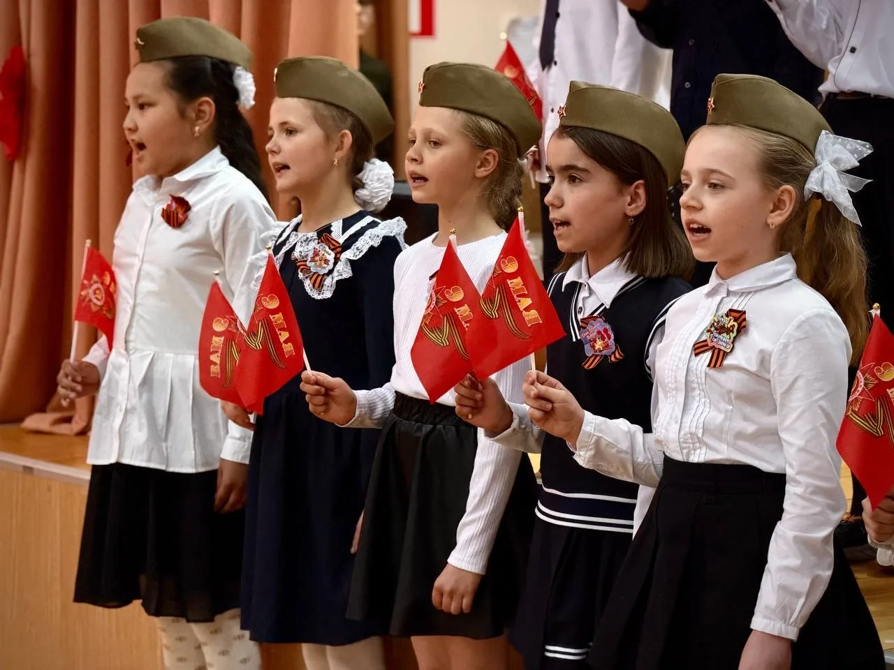 🌟 От дел настоящих к подвигам прошлого   Время помнить — время гордиться героями Великой Победы!  🏫 