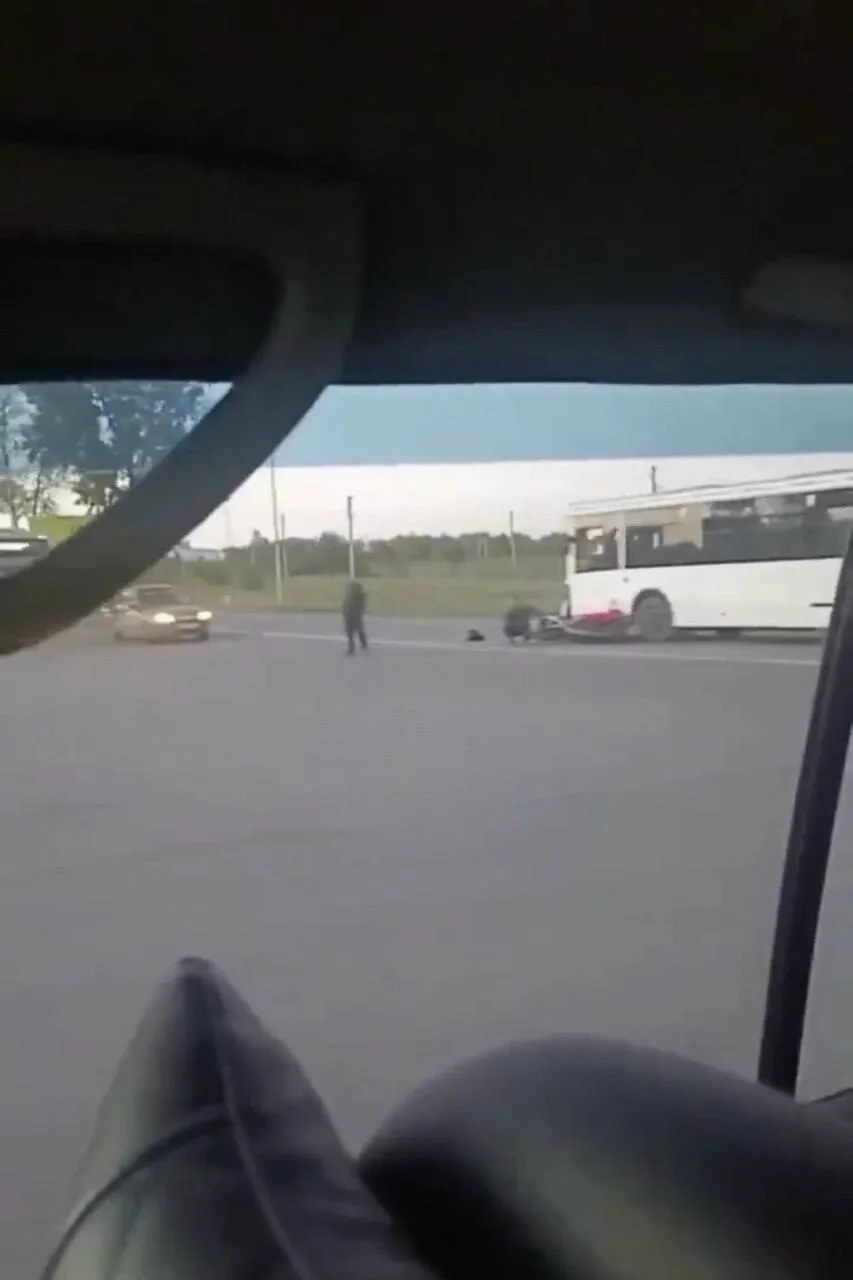 Мотоцикл столкнулся с автобусом на автодороге Прокопьевск — Новокузнецк.