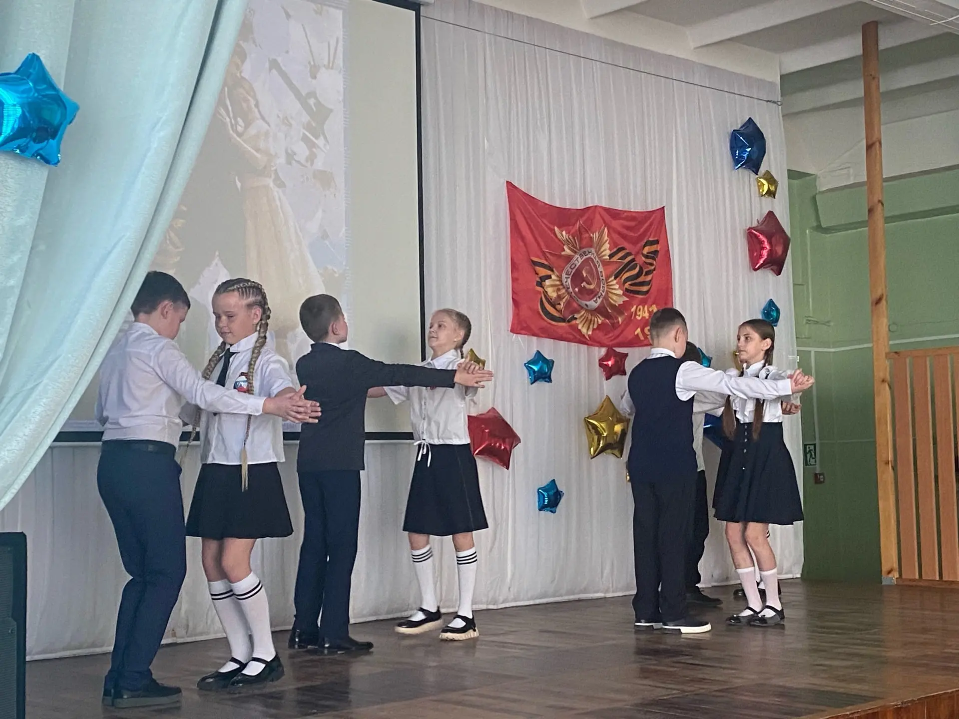 🎗️ Концерт ко Дню Победы от учащихся начальной школы!  Накануне ребята выступили с праздничной прогр