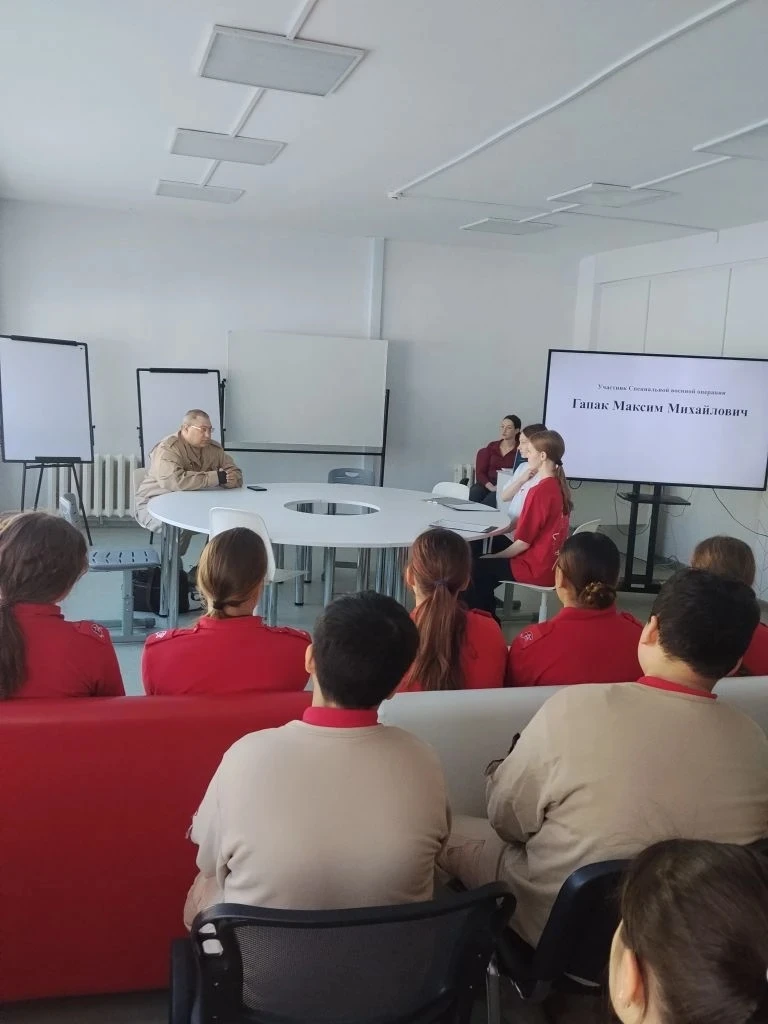 ❤️ Проект «Хранители истории»: встреча с участником СВО  Сегодня, 25 марта, в нашей школе прошла важ