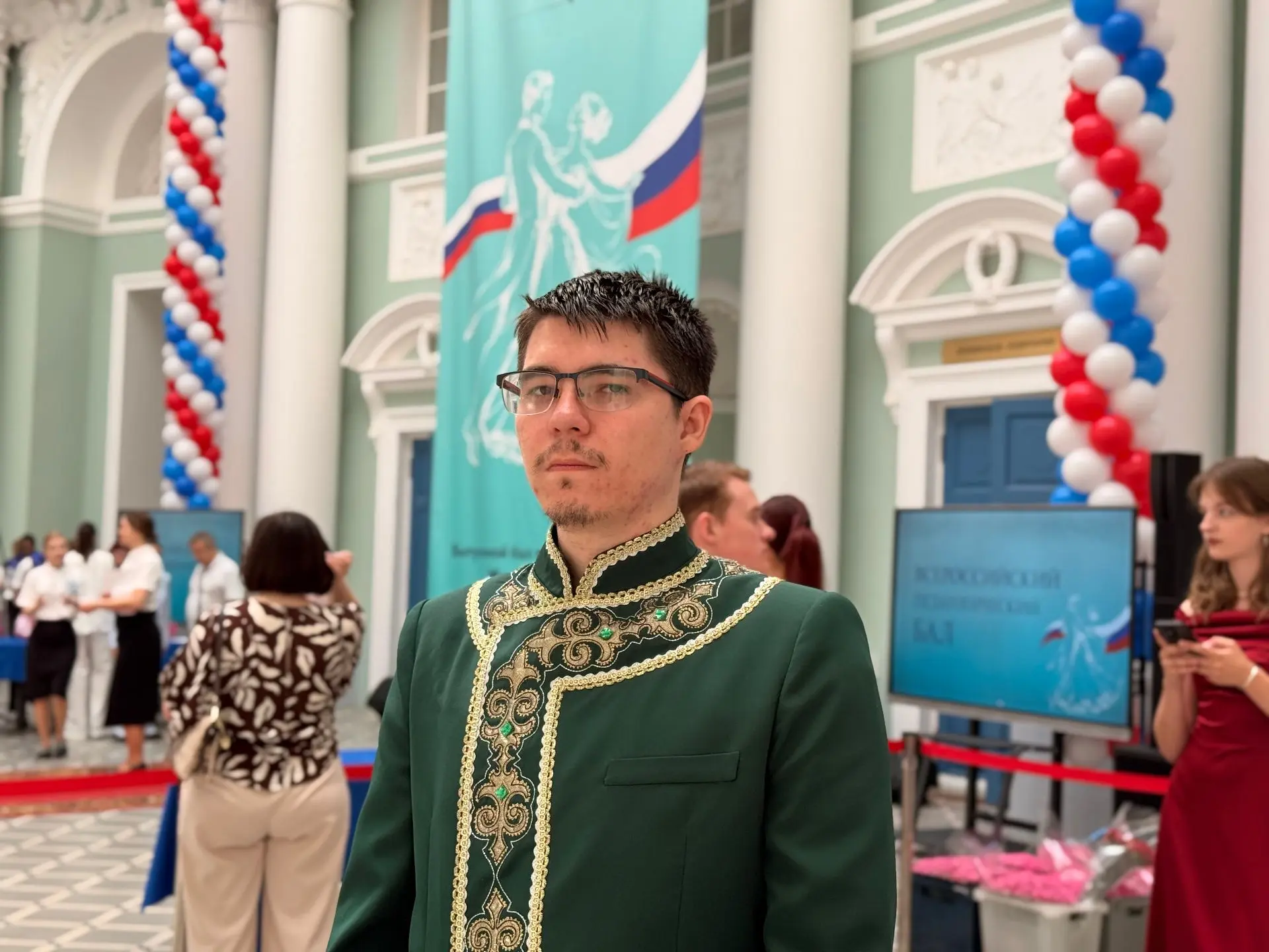 Сегодня в Москве лучшие выпускники педагогических вузов страны получают красные дипломы  на самом вы