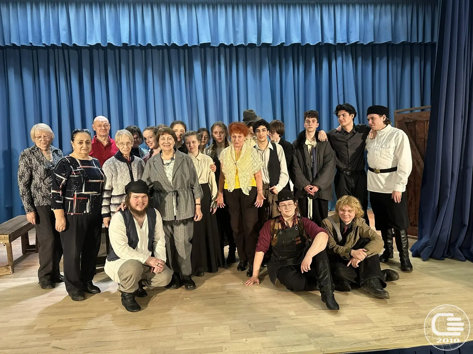 🎭 Продолжаются показы новой постановки школьной театральной студии «Волшебный мир театра», под руков