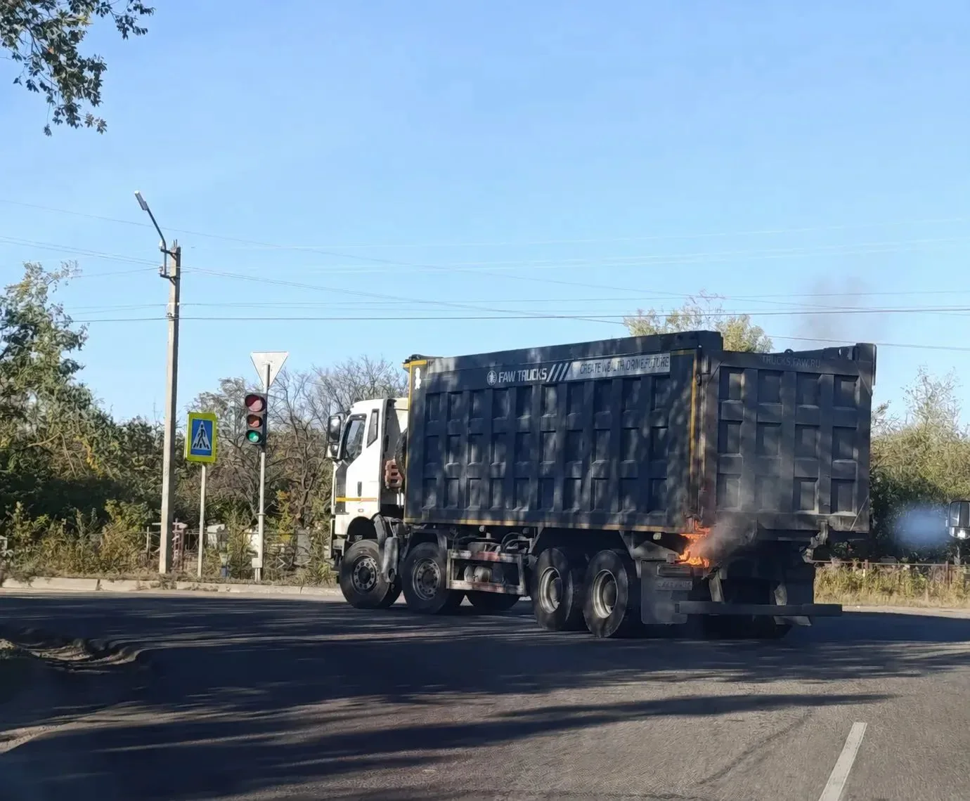Девушка спасла горящую фуру в Донецке