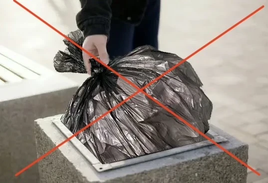 Уважаемые жители! Мусорные урны, расположенные у подъездов домов, предназначены исключи...