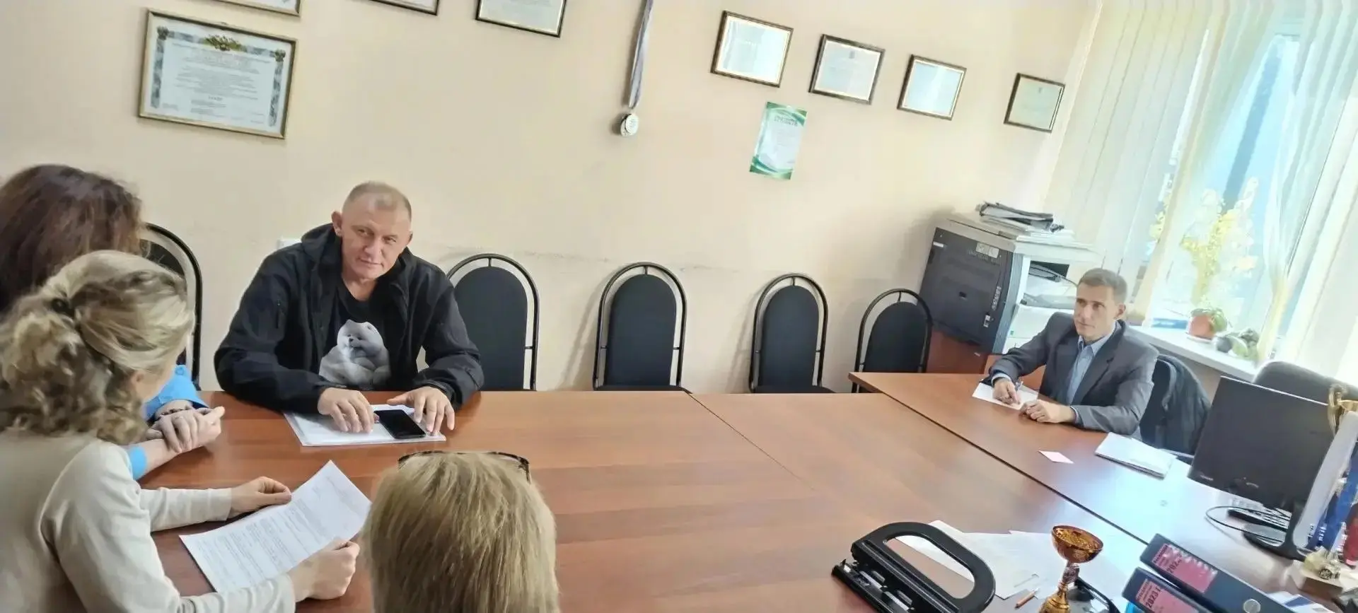 🚐В конце сентября ведущий юрисконсульт ГКУ «Госбюро ЛО» провел выездную консультацию Н...