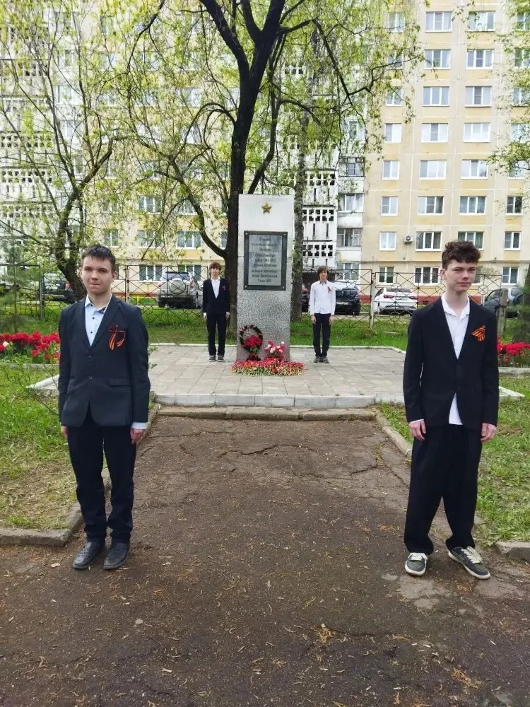 🕯️ 8 мая в школе №8 города Костромы прошла традиционная Вахта памяти.  Ребята несли почётный караул 