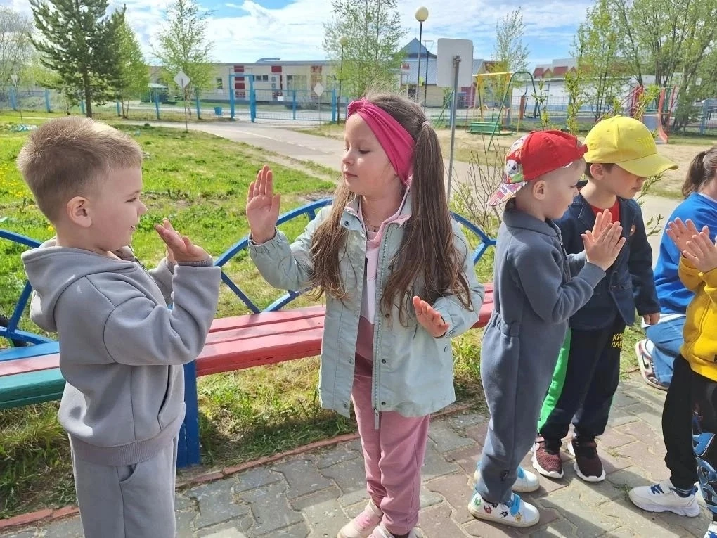 Вместе весело шагать по просторам! 🎶

Сегодня в нашем дошкольном отделении ощущалась невероятно доб