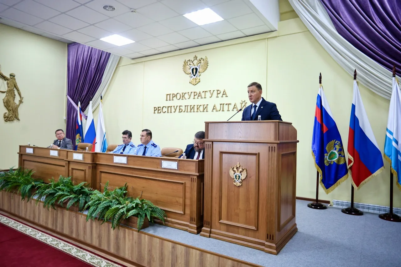 В Республике Алтай работает заместитель Генерального прокурора России Сергей Зайцев. На коллегии про