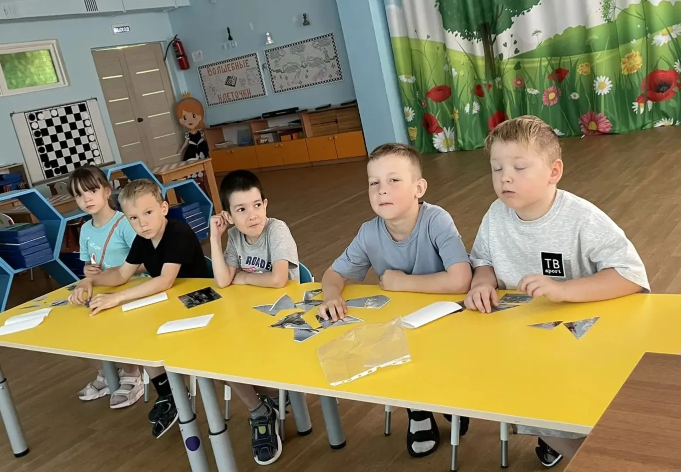 В группе «Знайки» прошло занятие, посвящённое Дню воинской славы России.