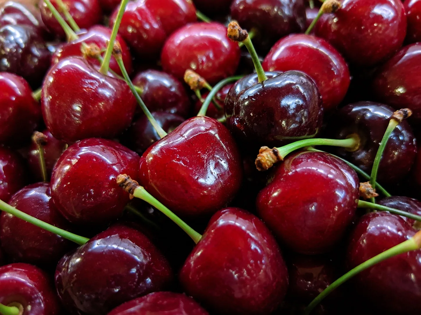 🍒 Наступает сезон черешни!

На прилавках рынка начинает появляться свежая черешня — сочная, сладкая