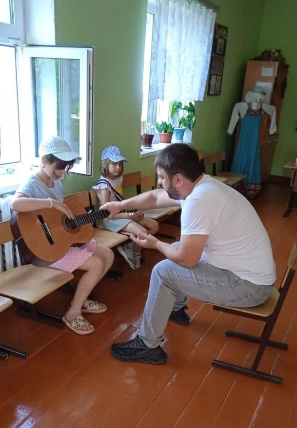 🎸 В объединении «Пой, гитара» (педагог Мельников Д.А.) продолжается обучение по кратко...