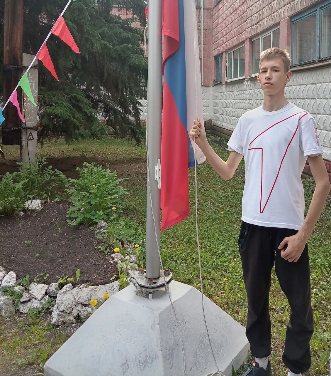 🇷🇺 «Будь с Россией» — день третий!

Как провести время с пользой и с душой? Сегодня в нашем лагере