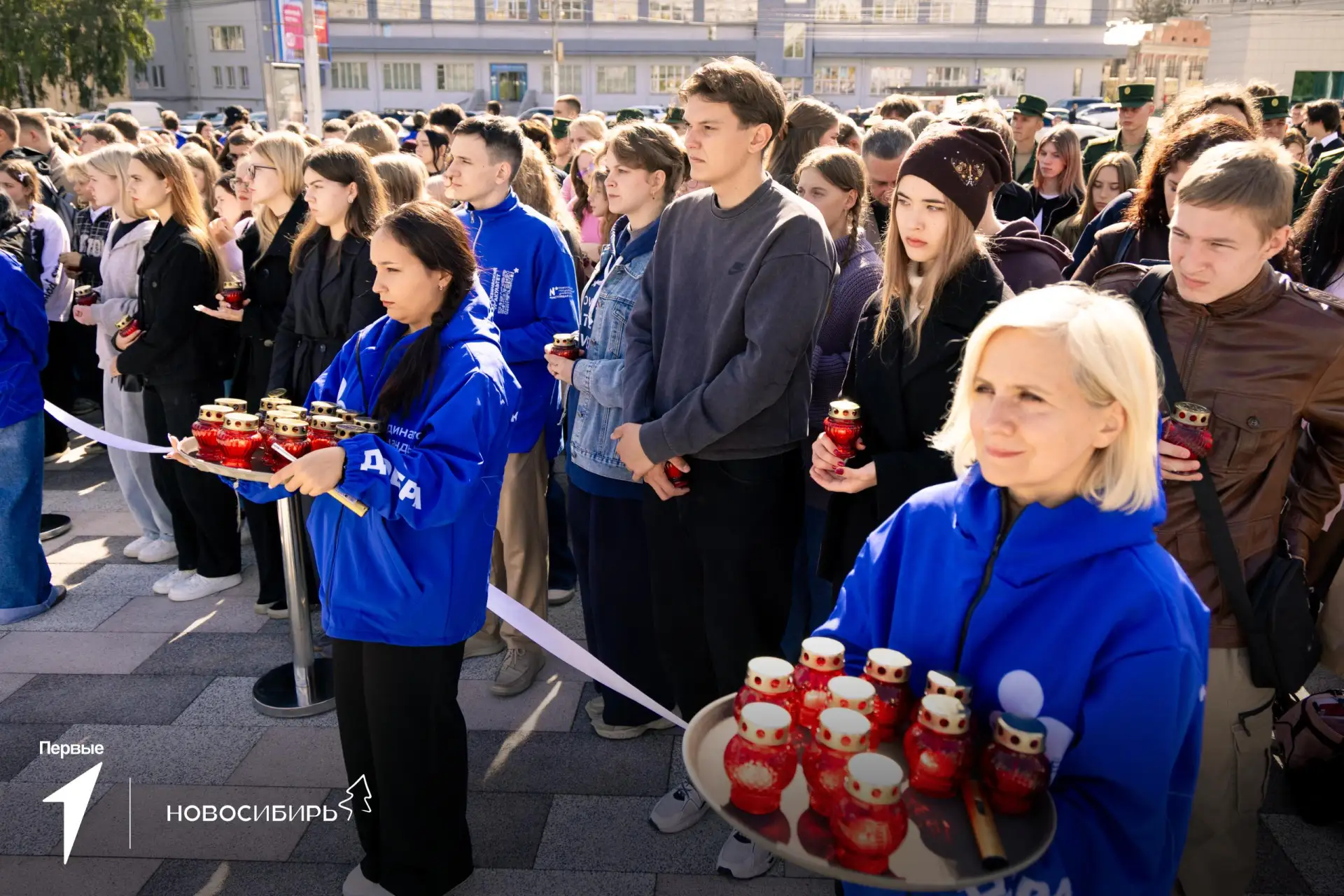 У театра «Глобус» в Новосибирске прошла важная акция «Помним Беслан», приуроченная ко Д...