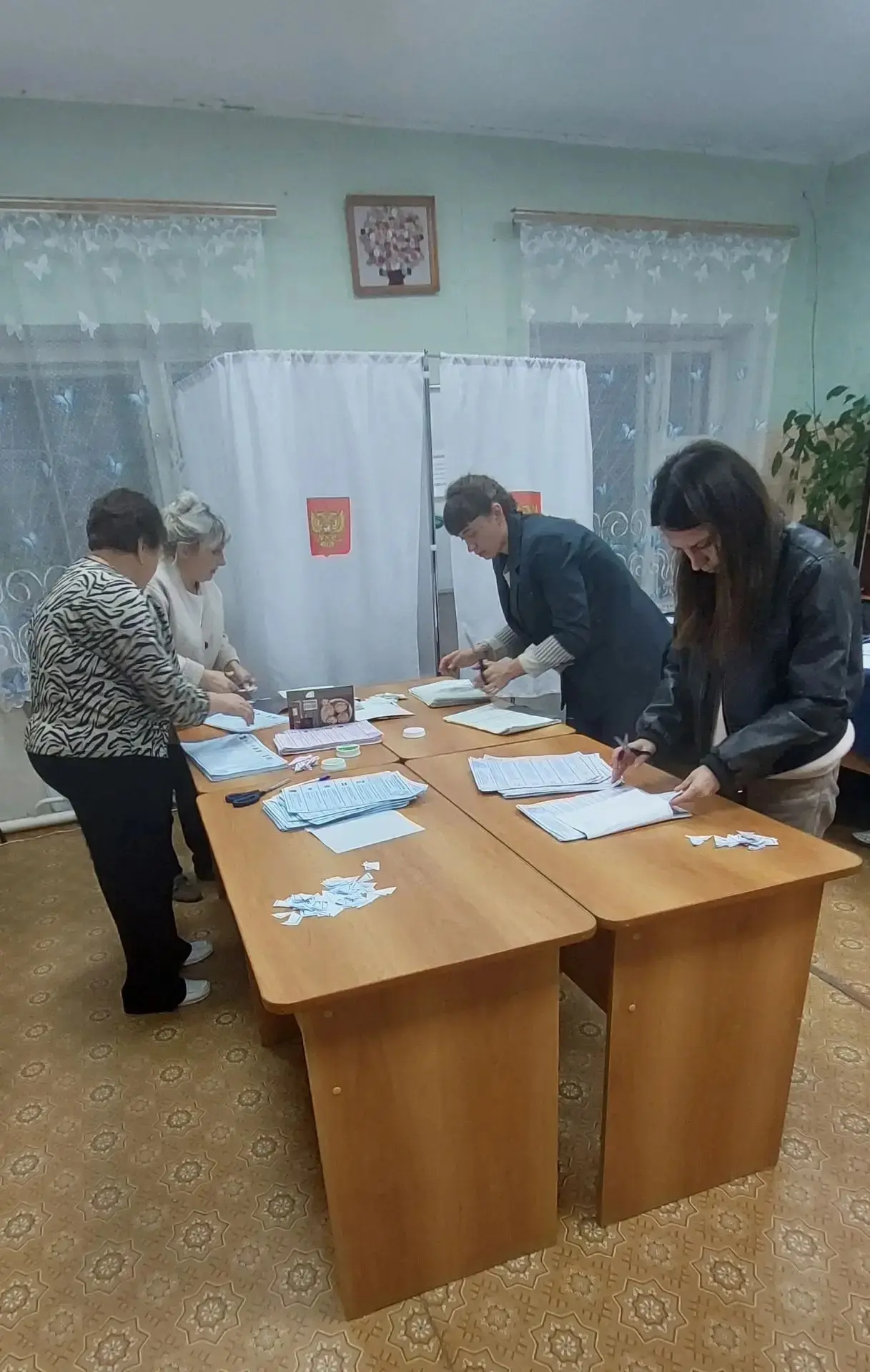 ❗️Завершилось голосование на избирательных участках с 20.00. Участковые избирательные к...