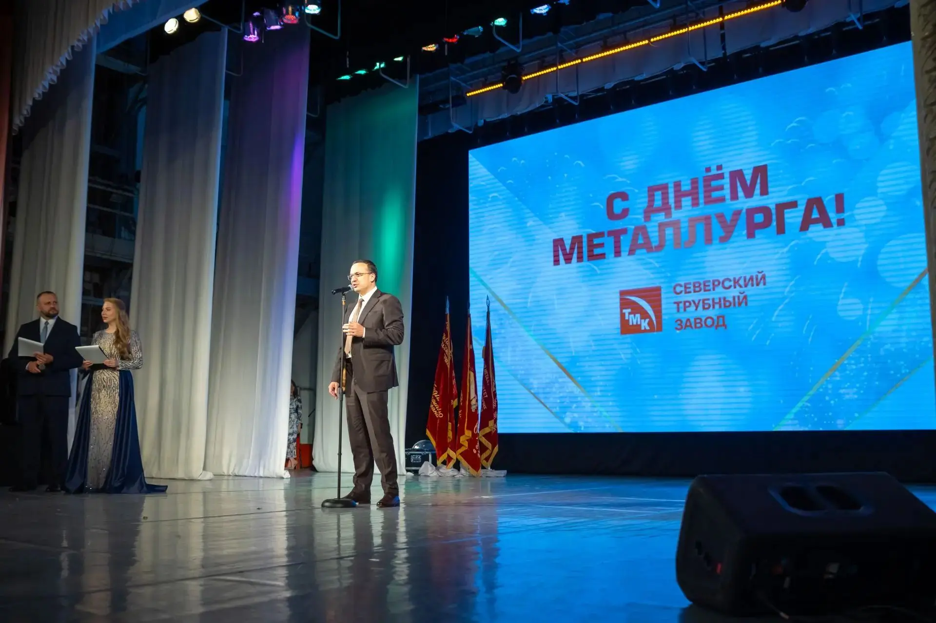 Пятничное с Дня металлурга в Полевском. 
По поручению Губернатора Дениса Паслера вручил Почётные гра