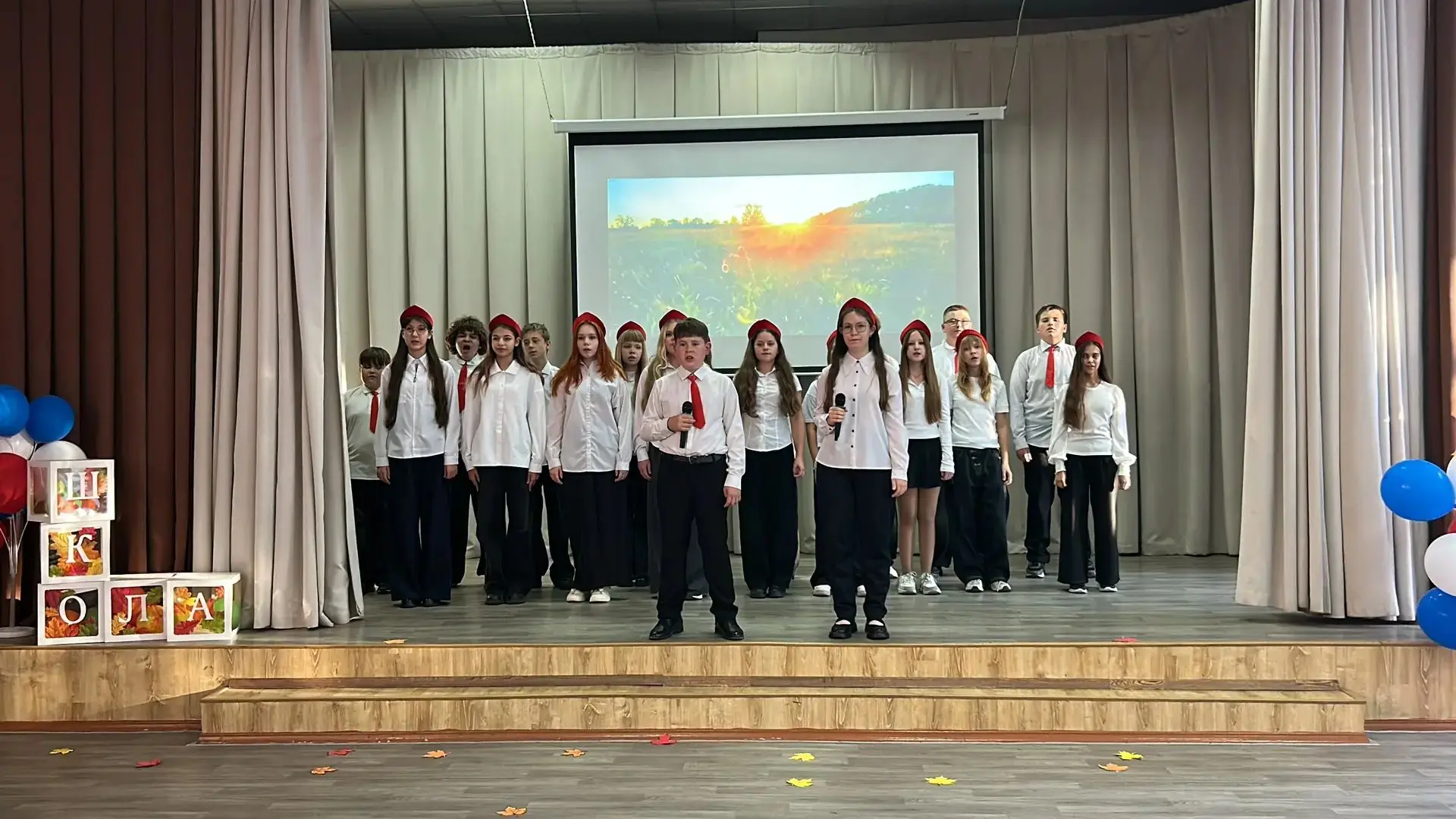 🎉 30 сентября в нашей школе прошёл праздничный концерт ко Дню пожилого человека! 🎉