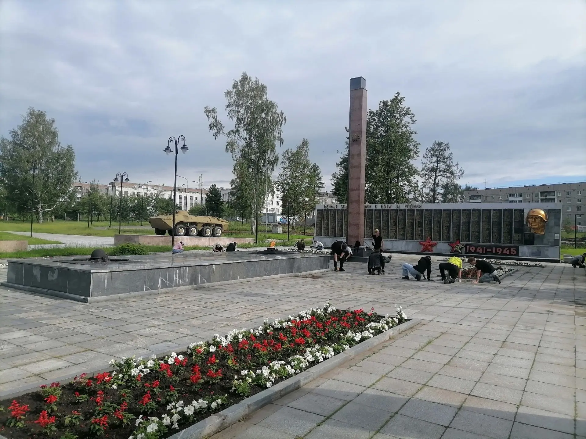 Красивый город — нашими руками!
Во время работы трудовых отрядов "Зелёная архитектура" и "Газон" во 