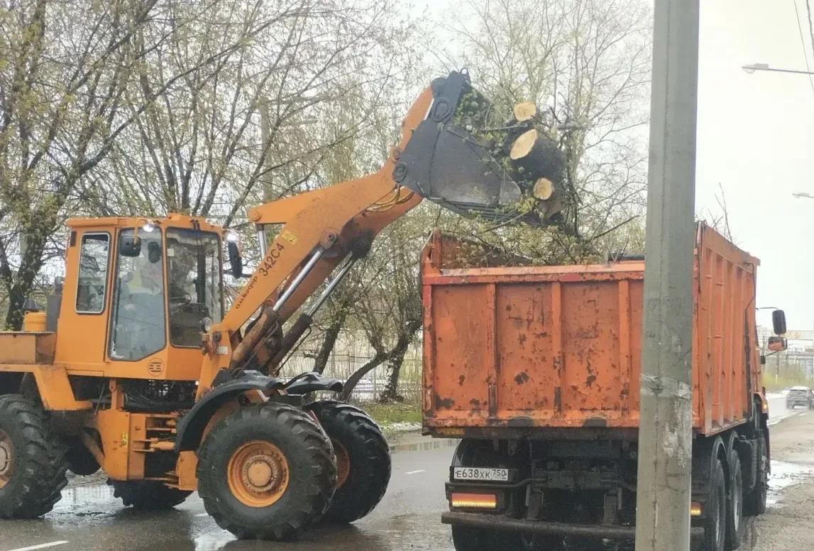 ❄️ Продолжаем работы по ликвидации последствий непогоды.  ➡️ Со вчерашнего дня рабочие бригады без п