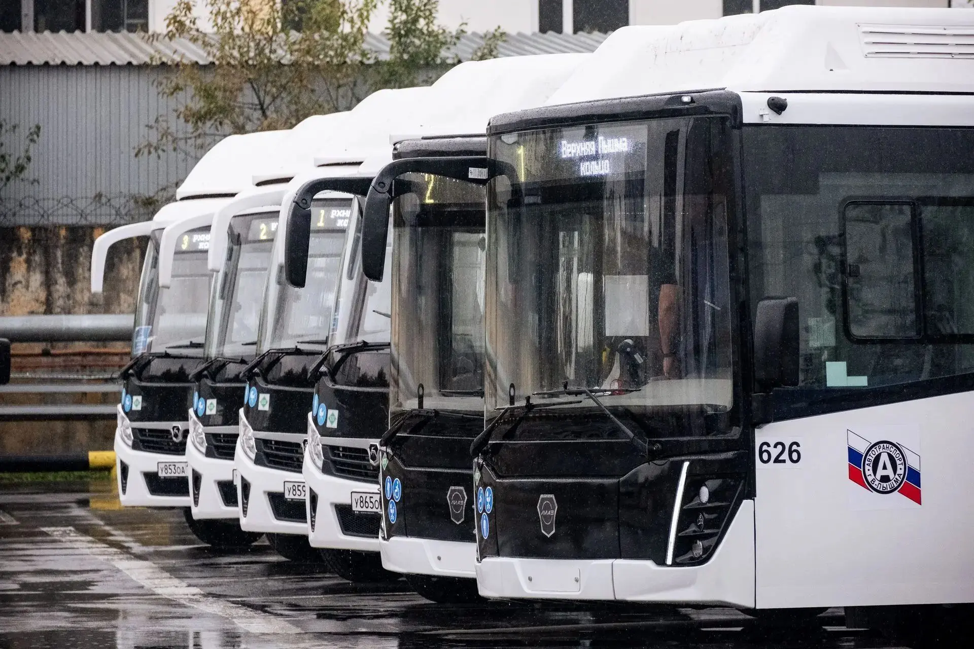 Более 80 автобусов, закупленных при поддержке губернатора Дениса Паслера, поступили в м...