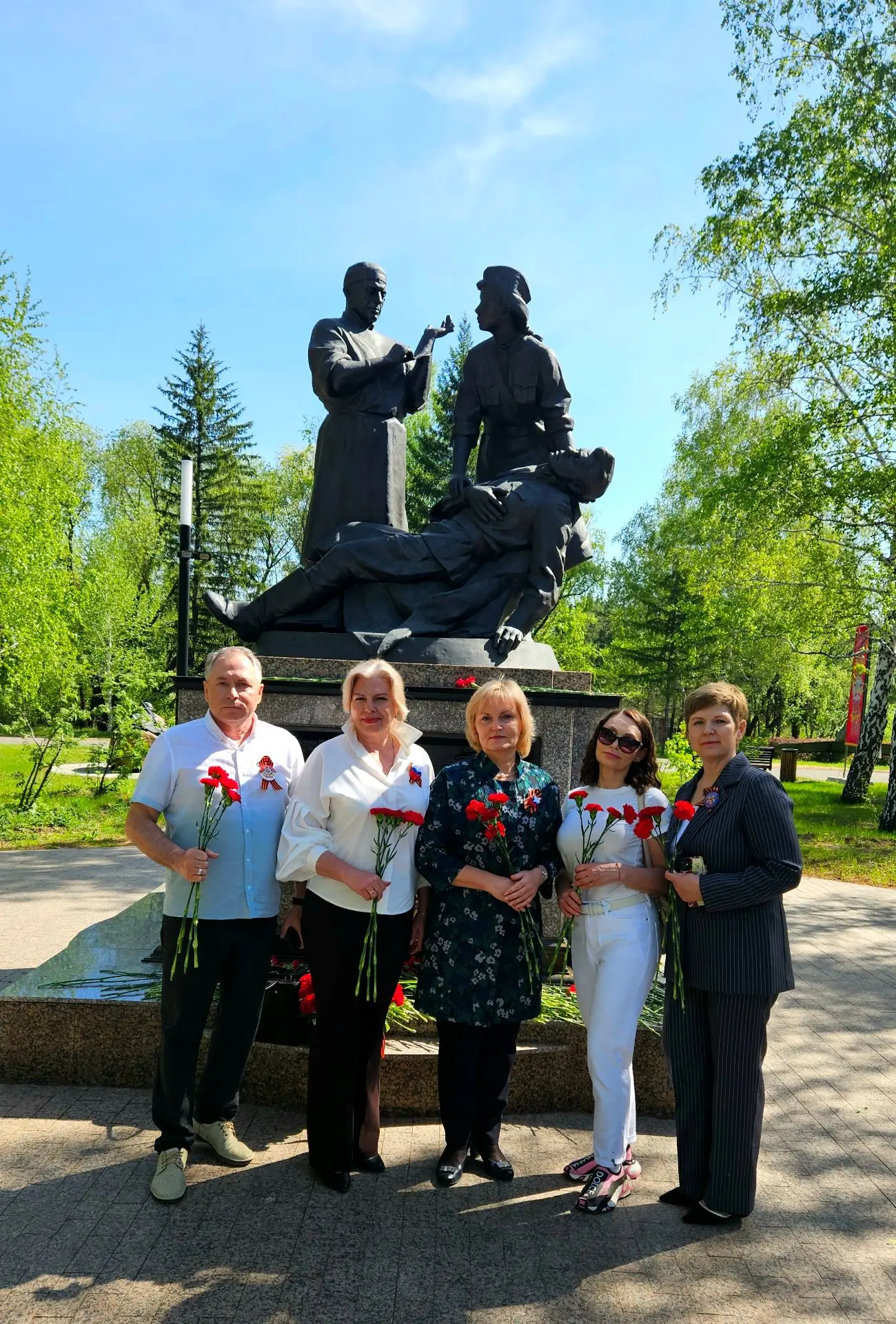 Стоматологическая поликлиника почтила память героев Великой Отечественной войны 🕊️

В преддверии Дн