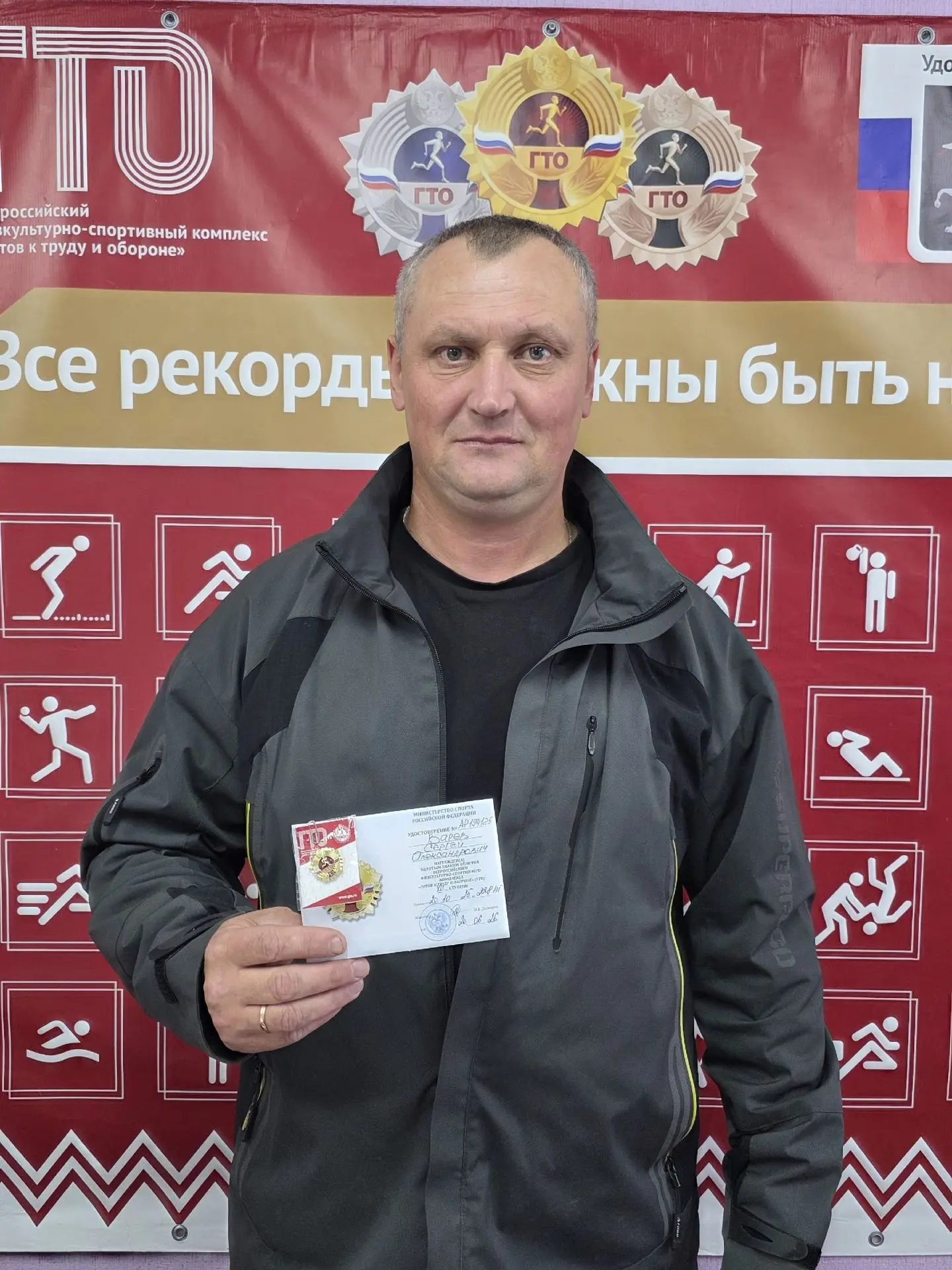 СЕМЬЯ ВАРЕВЫХ ИЗ СЕЛА ВАЖГОРТ ПОЛУЧИЛА ЗОЛОТЫЕ ЗНАКИ ОТЛИЧИЯ ГТО