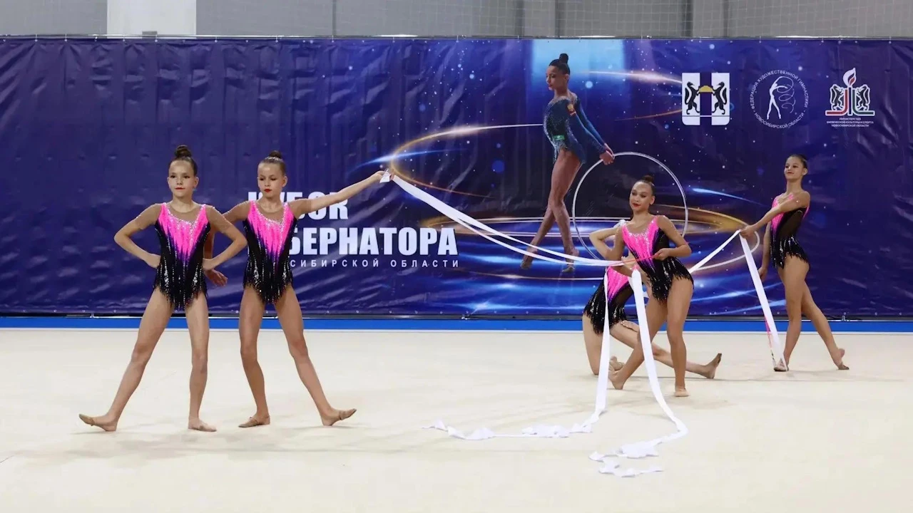 Две команды наших гимнасток соревновались в Новосибирске