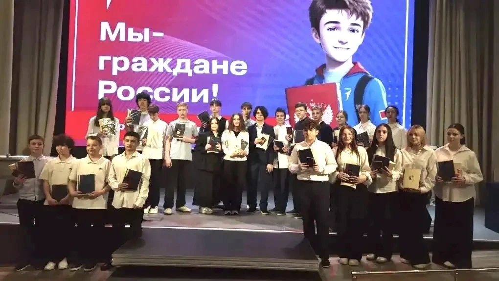 🇷🇺✨ «Мы — граждане России!» 🇷🇺  14 мая в школе «Перспектива» состоялась торжественная церемония вруч