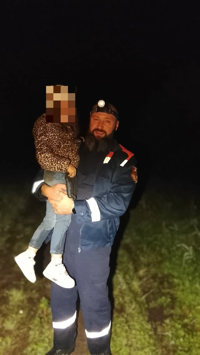 В Ярославской области спасли из болота заблудившихся папу с ребёнком