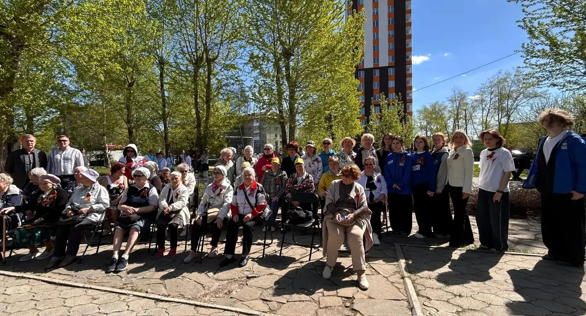 📌В микрорайоне Владимирский в сквере на ул. Краснополянская-5 есть памятник "Вечная слава защитникам