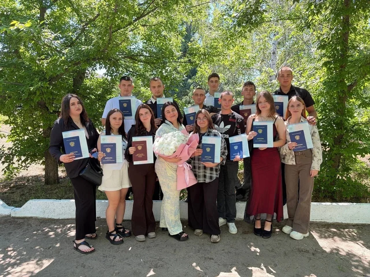 🎓 Студенты Старобельского колледжа, пережившие страшную атаку ВСУ, получили дипломы