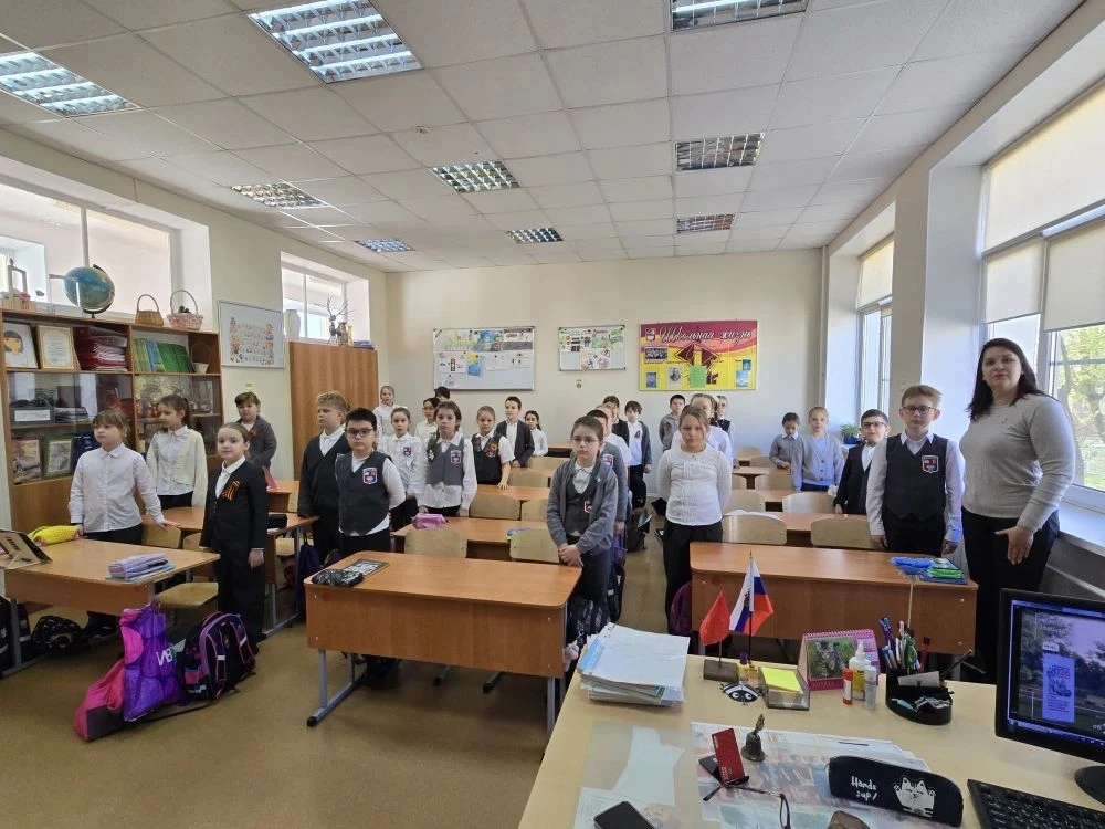 🎶 Сегодня на «Разговорах о важном» погрузились в мир песен военных лет! Ребята узнали истории создан