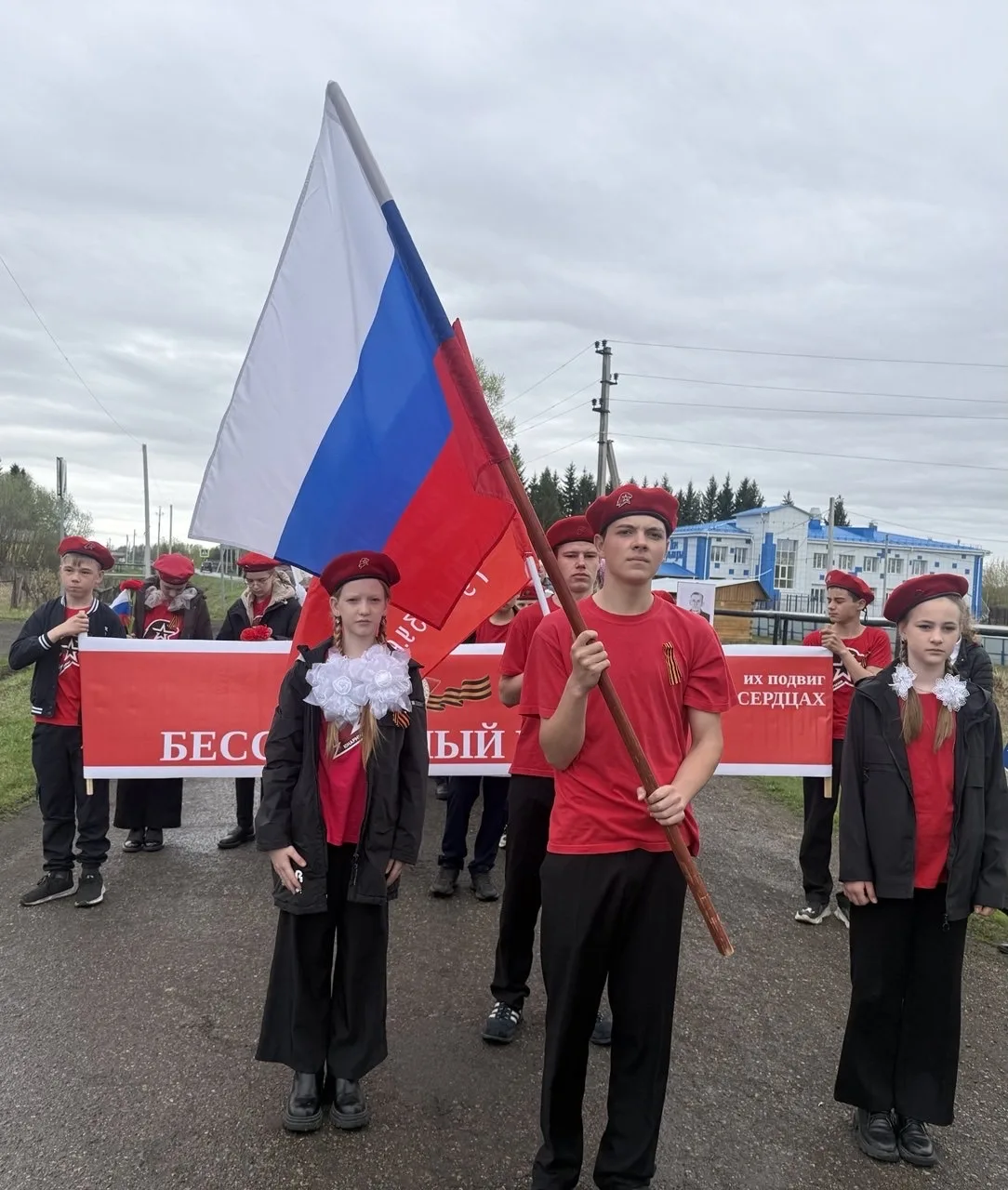 🇷🇺 В День Победы состоялись шествие «Бессмертного полка» и торжественный митинг, объе...