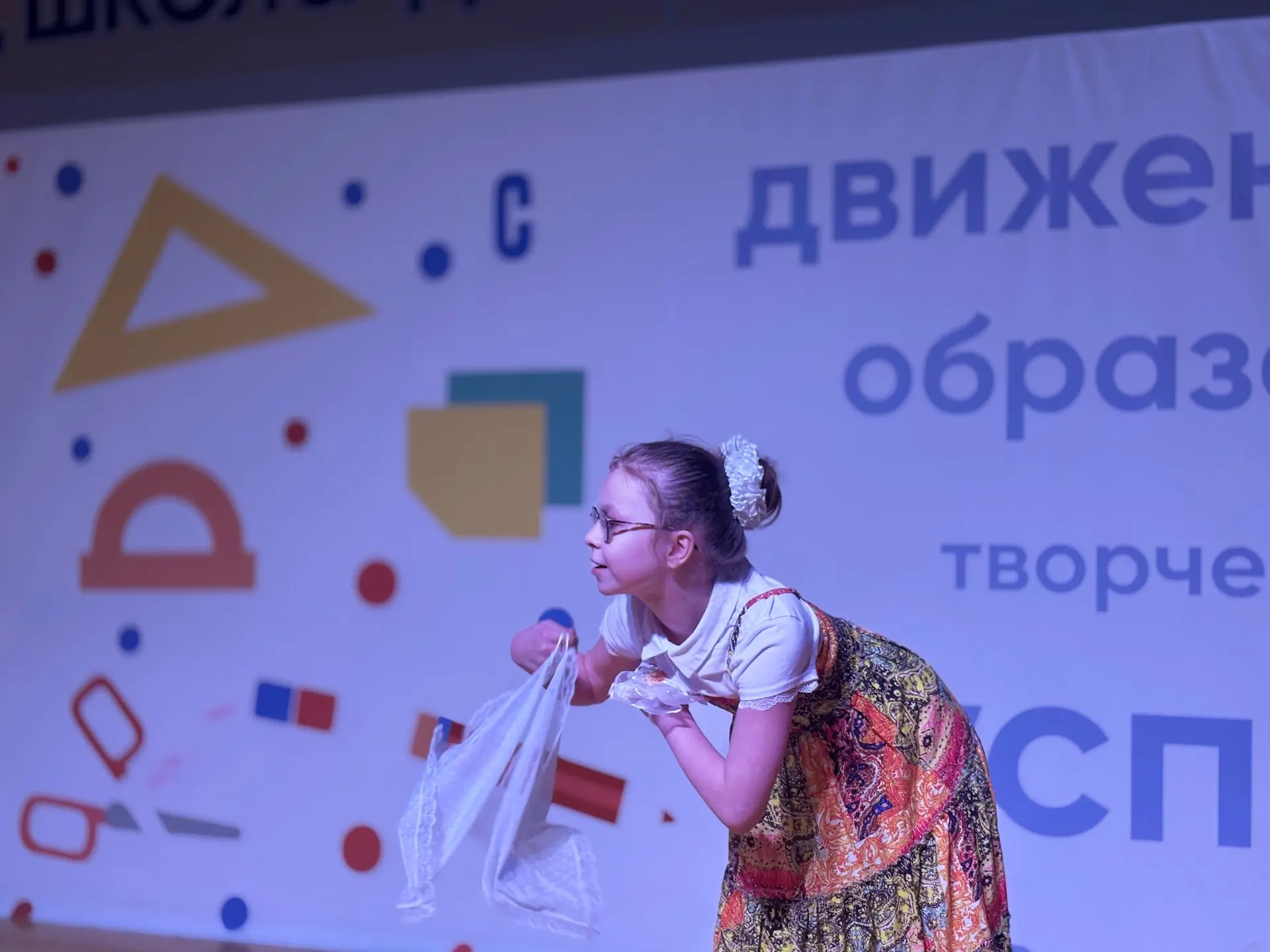 В нашей  школе прошел творческий конкурс «Алло, мы ищем таланты». Это было яркое событие, которое по