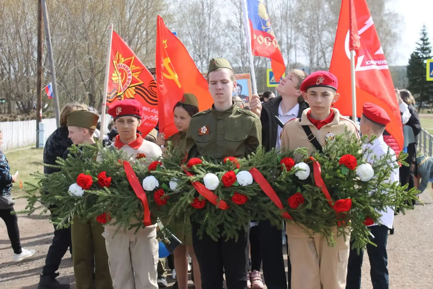 🕊🎗Сегодня  9 мая, наша школа приняла участие в традиционном шествии — «Бессмертный По...