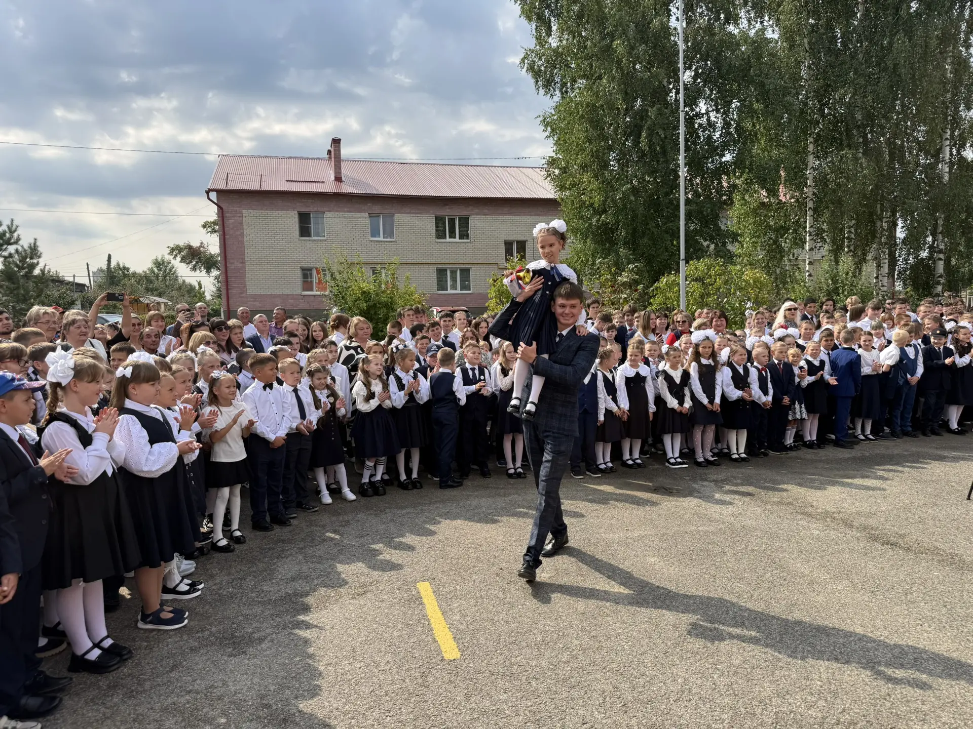 🎓 День знаний в нашей школе: торжественная линейка и старт нового учебного года 🔔