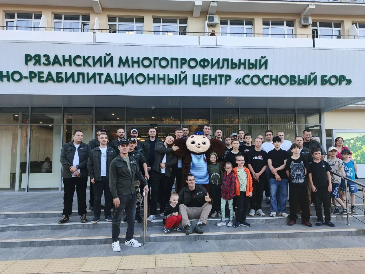🪖 СОЛДАТИК 🪖

📽️Воспитанники Солотчинский детский дом  5️⃣ июня, посетили вечерний просмотр кинок
