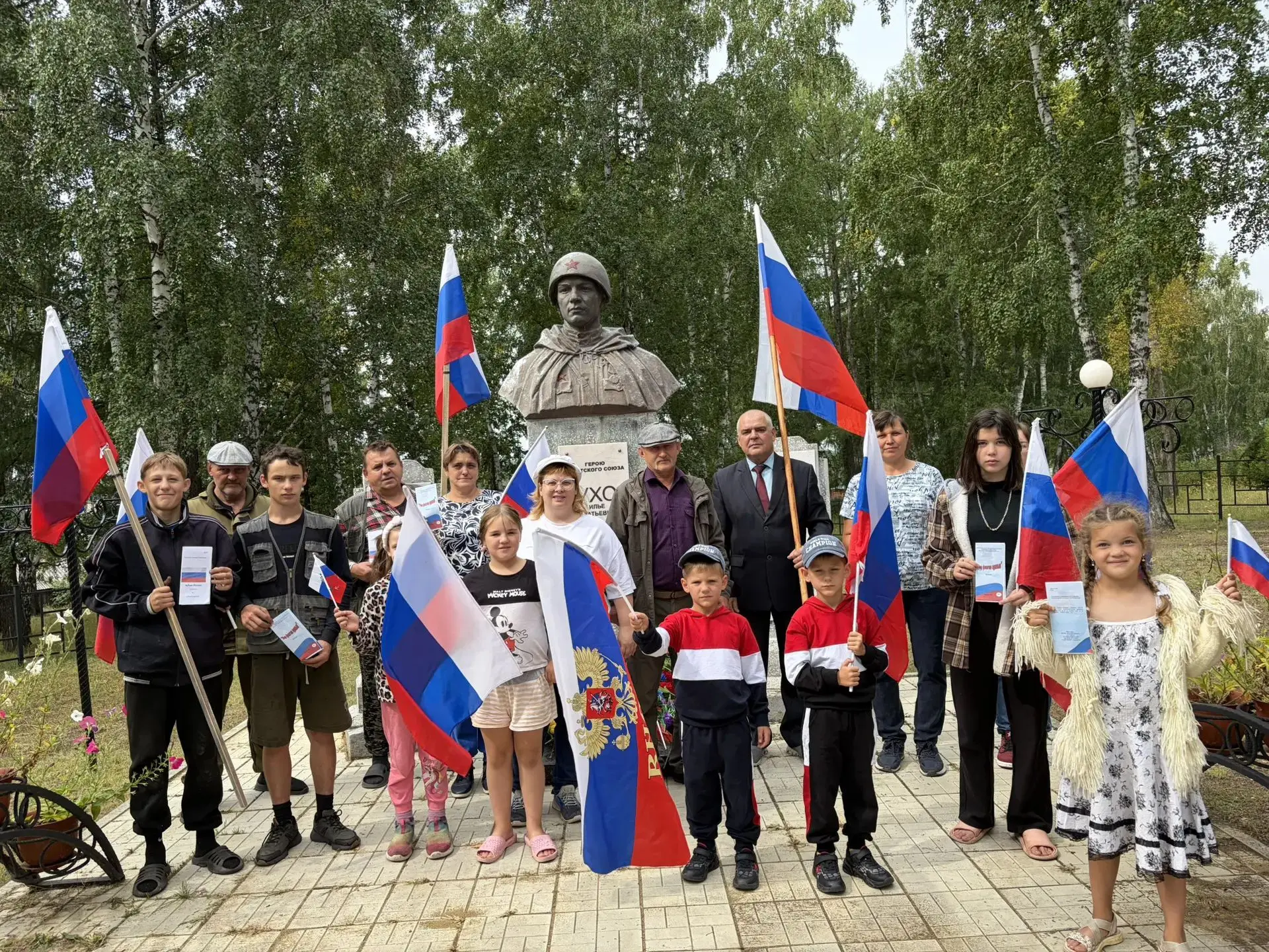 🇷🇺Россия под одним флагом: как прошёл День Государственного флага.