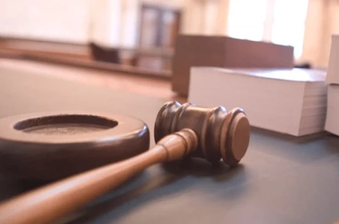 В Златоусте суд отменил приговор по делу о наезде на инспектора ГАИ

Инцидент произошёл в июне 2025 