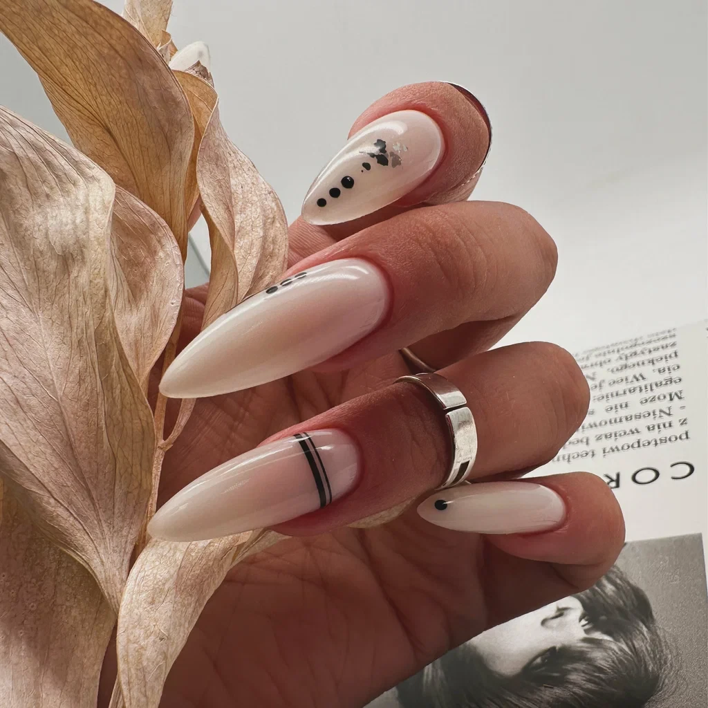 Норм - ❤️
Стрем - 🖤

Подписывайся: Маникюр💅Идеи