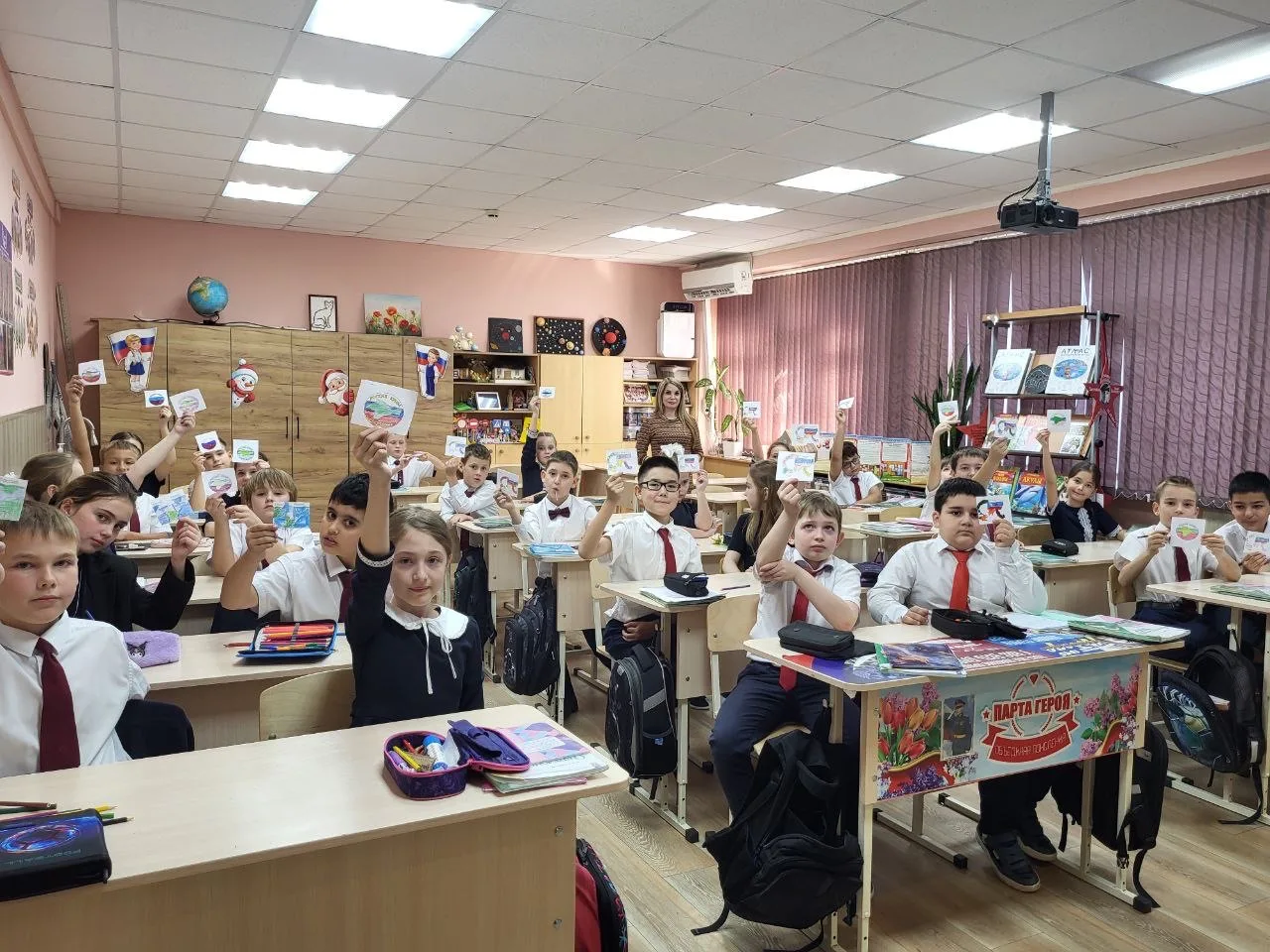 Крымская весна в нашей школе: вместе навсегда! 🇷🇺🌊   18 марта — особый день в календаре нашей страны