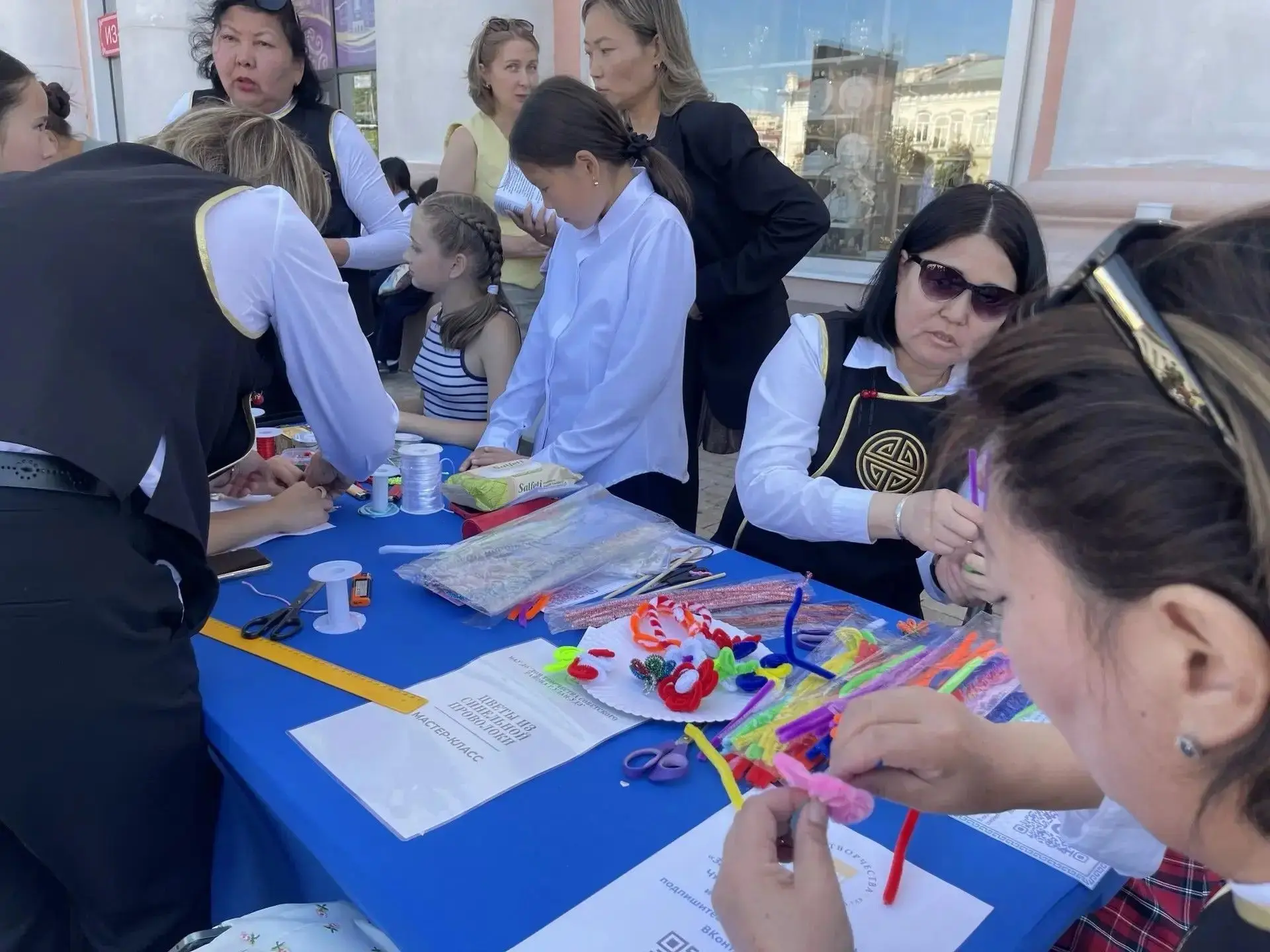 🎪 Ярмарка дополнительного образования на площади Революции — пространство, где зажигаю...