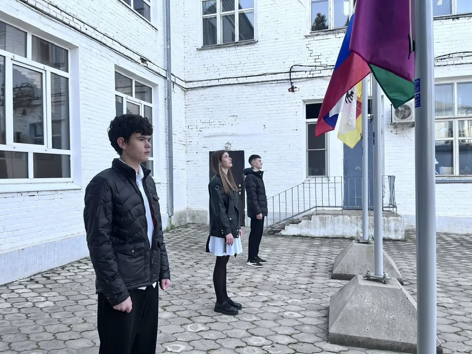Разговоры о важном 🇷🇺  Новая учебная неделя, по традиции, в нашей школе началась с линейки, посвящен