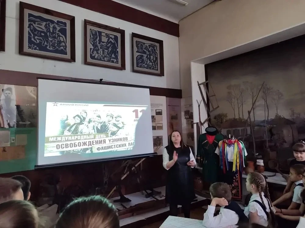 🕯️ Экскурсия в станичный музей  Накануне Дня памяти жертв геноцида советского народа учащиеся 2 «А» 