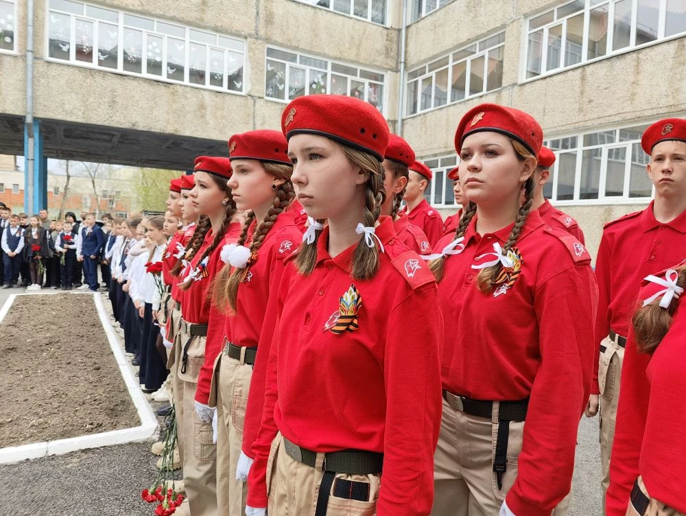 🕯 Вчера в Центре образования «Интеллект» время будто остановилось.  Тишина в коридорах была тяжелее 