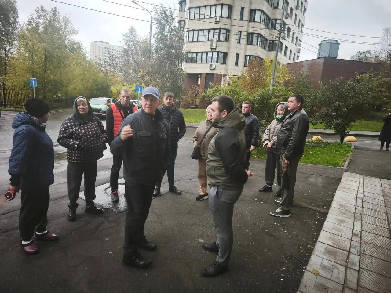 🏘️ На Профсоюзной проверили состояние домов и дворов